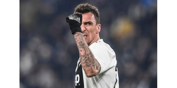 Los jugadores de fútbol que contribuyen desinteresadamente al equipo seguirán decepcionados por el equipo